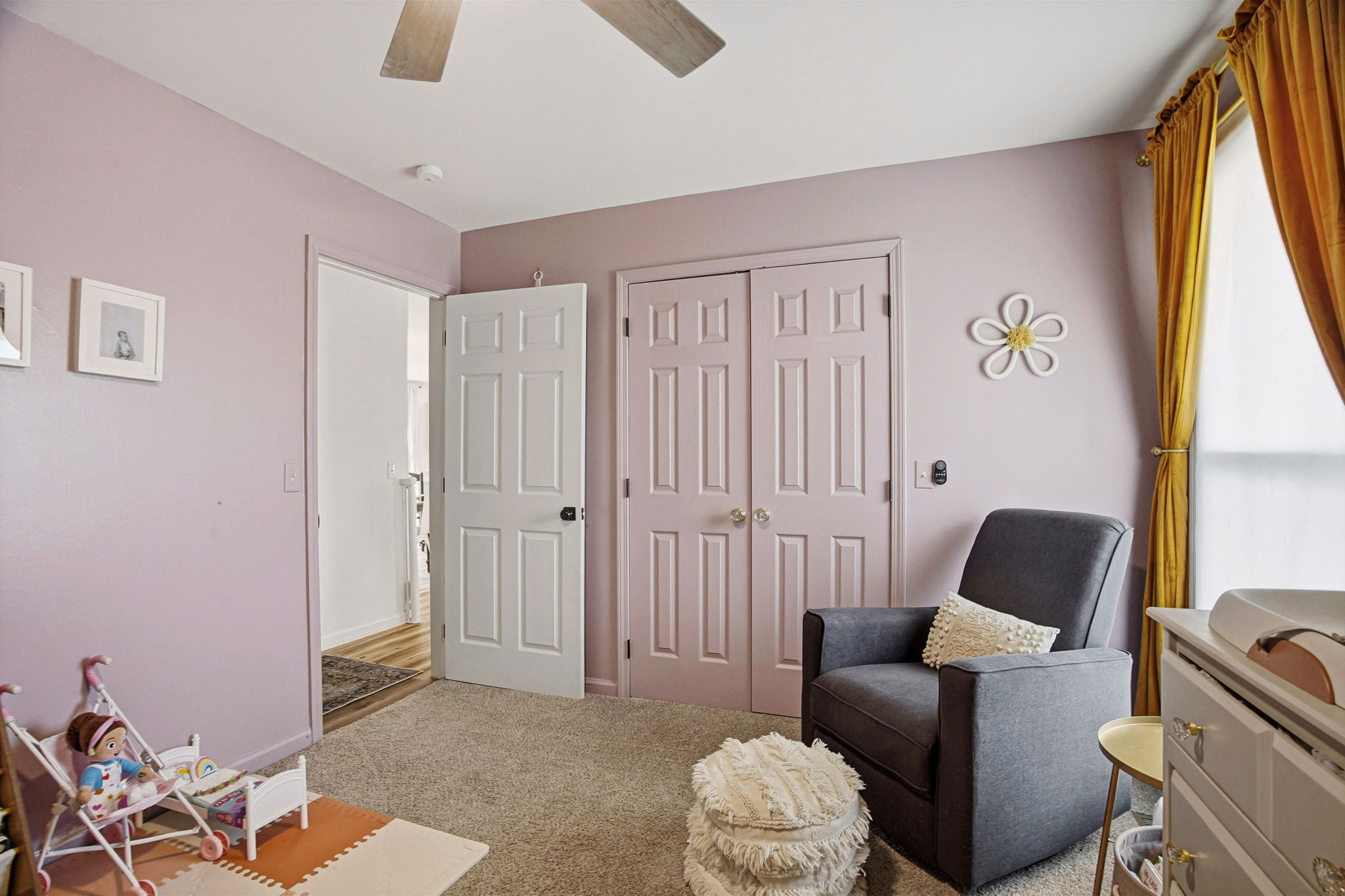 6023 Wayman Dunn Road Springfield, TN 37172 - Photo 37 of 58 a living room with furniture and a window