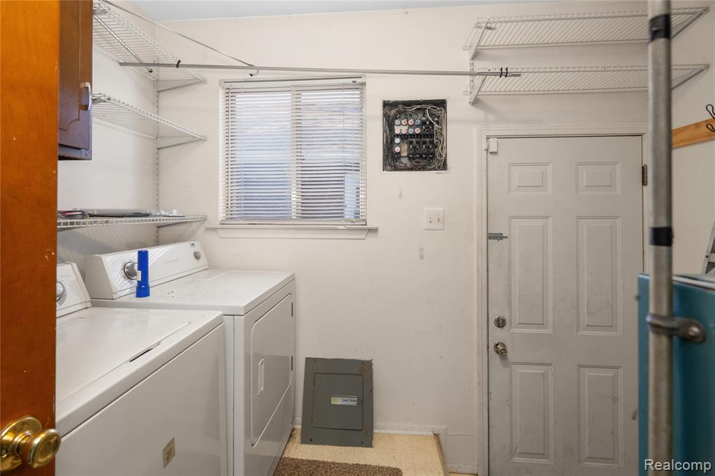 20842 Ridgemont Road Harper Woods, MI 48225 - Photo 19 of 25 Gallery Image 19