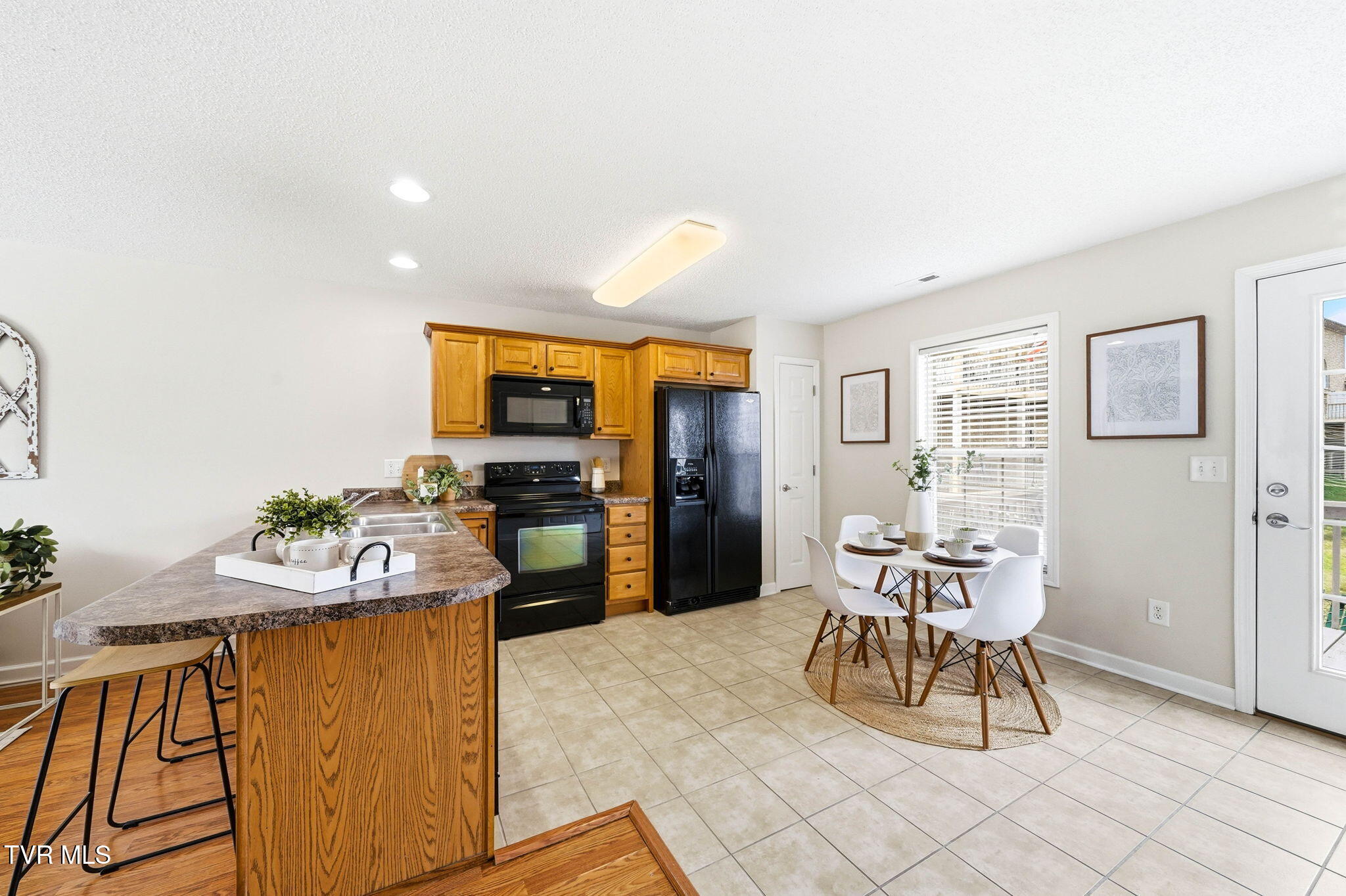 563 Boring Chapel Road, Unit 2 Johnson City, TN 37615 - Photo 9 of 37 Kitchen-Conversational Layout