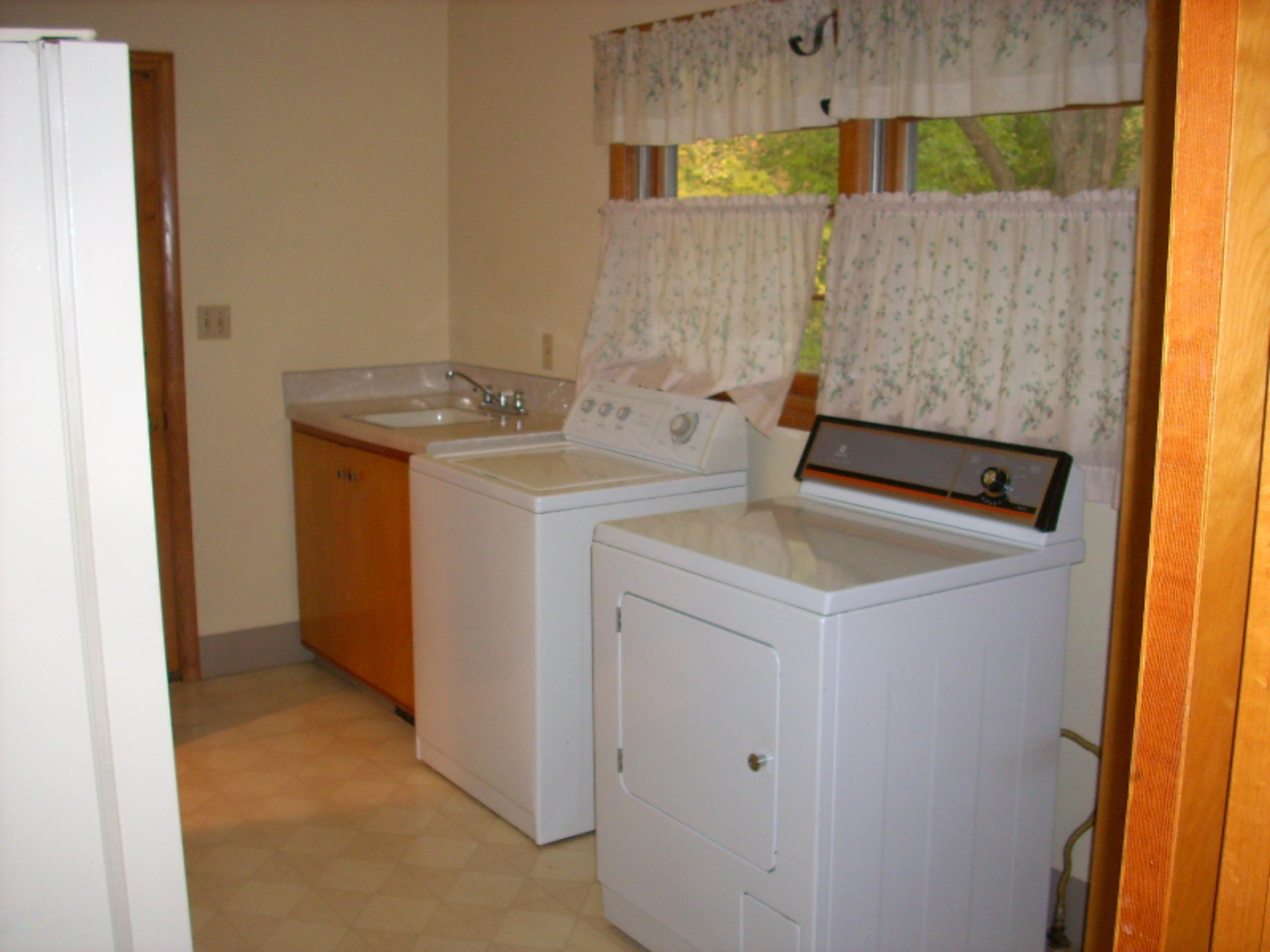 425 East Minges Road Battle Creek, MI 49015 - Photo 3 of 18 425 E Minges (9)