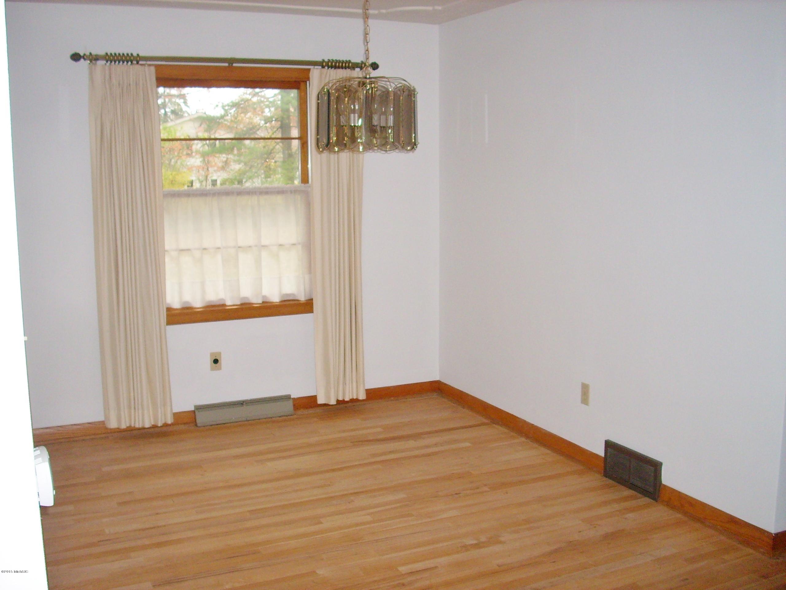 425 East Minges Road Battle Creek, MI 49015 - Photo 5 of 18 425 E Minges (11)