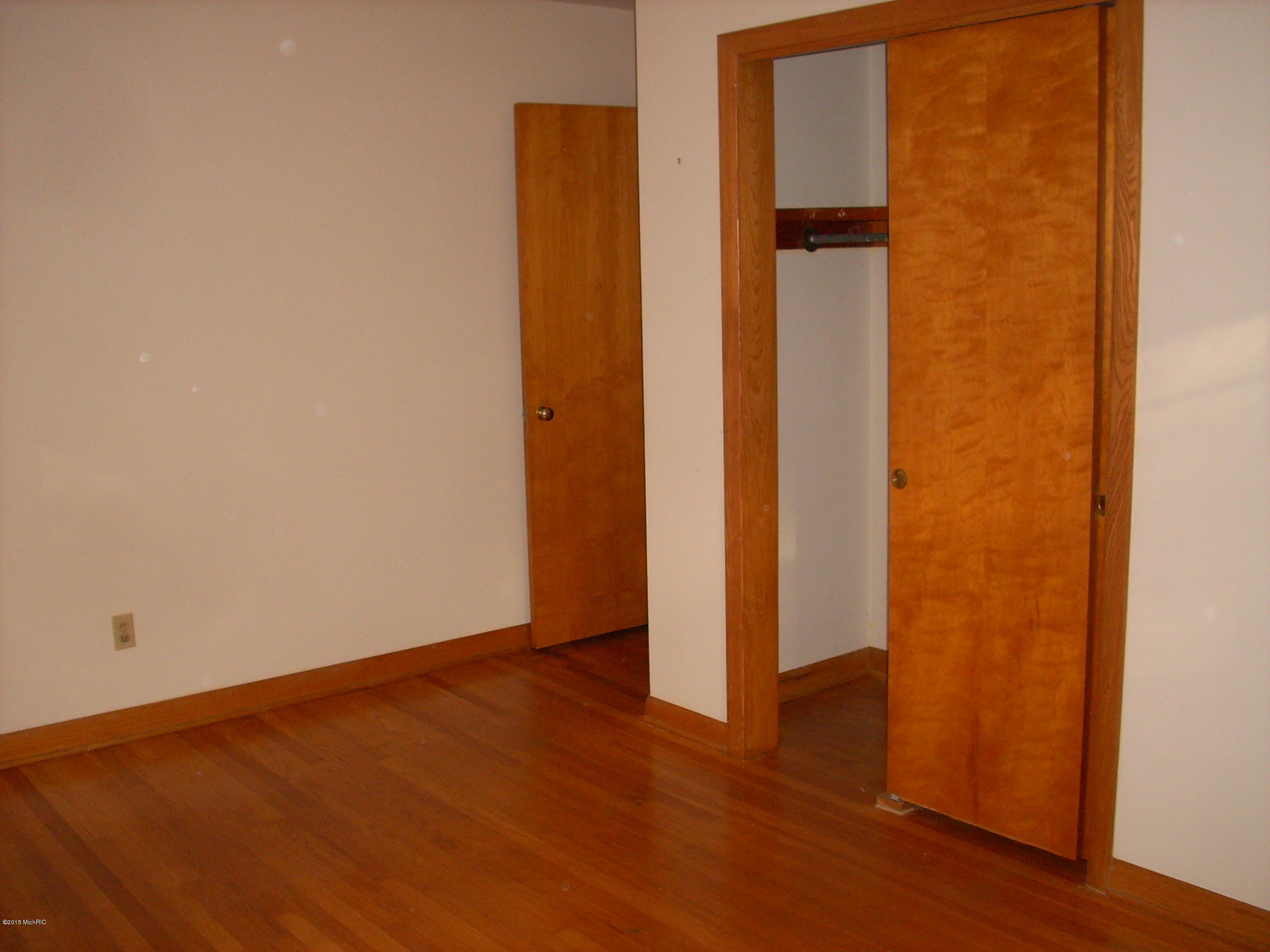 425 East Minges Road Battle Creek, MI 49015 - Photo 8 of 18 425 E Minges (14)