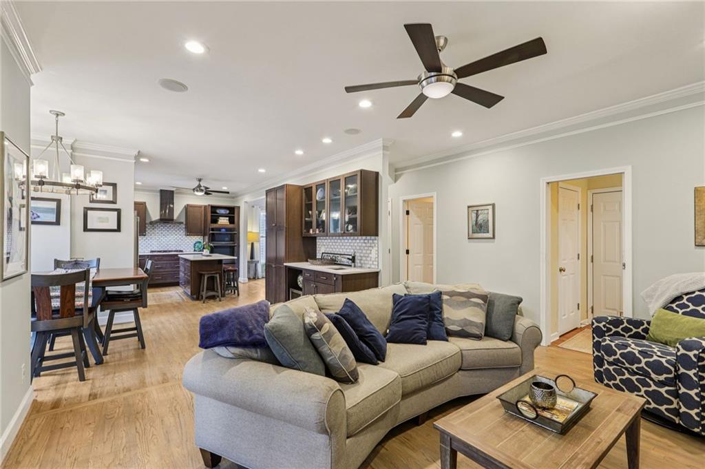 2983 Frazier Court Decatur, GA 30033 - Photo 2 of 26