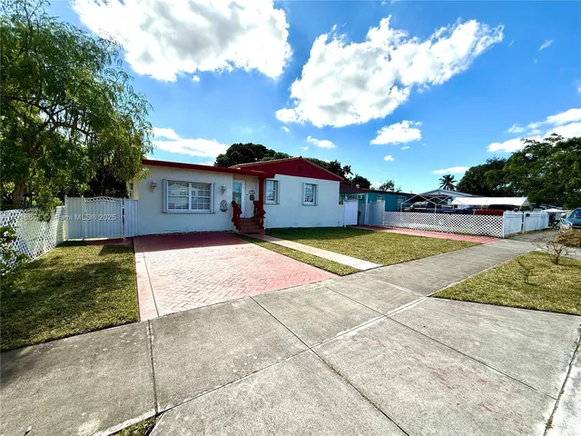 a view of a house with swimming pool and a yard