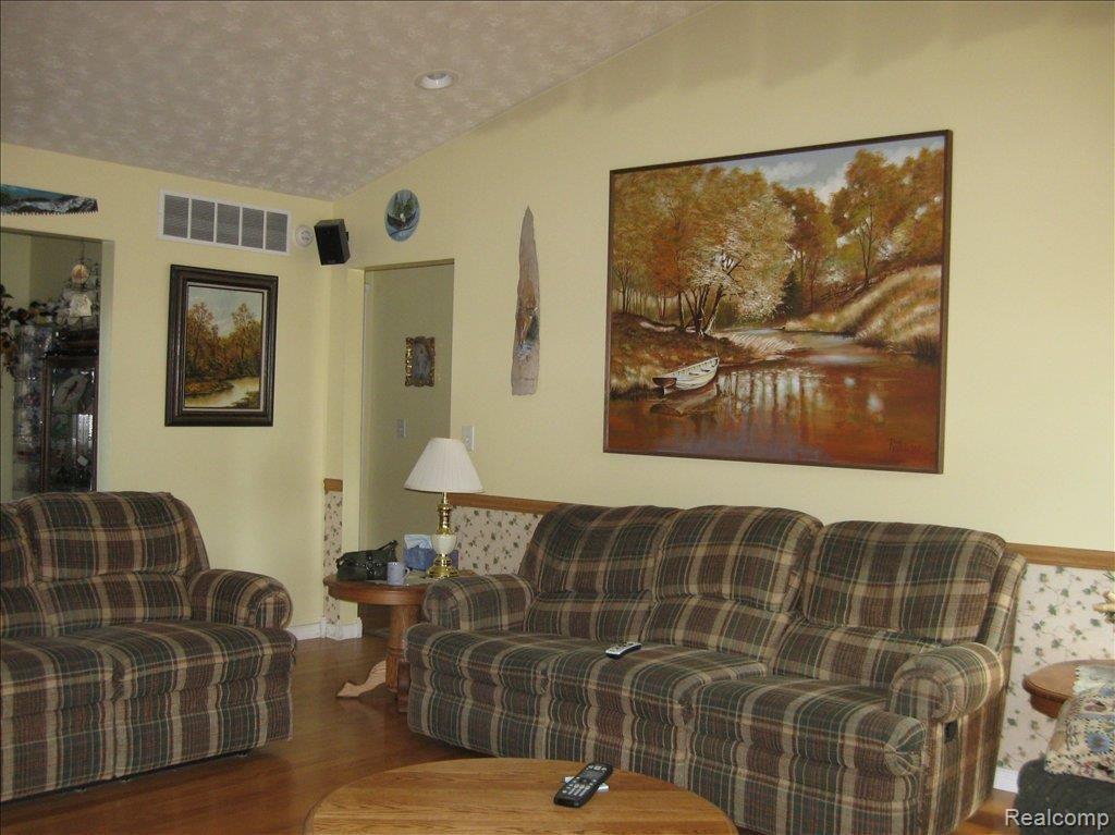 1848 Bowers Road Lapeer, MI 48446 - Photo 5 of 5 Living Room