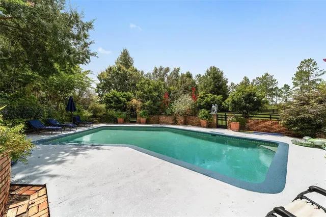 a view of a garden and basketball court