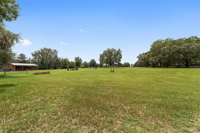 a view of a house with backyard
