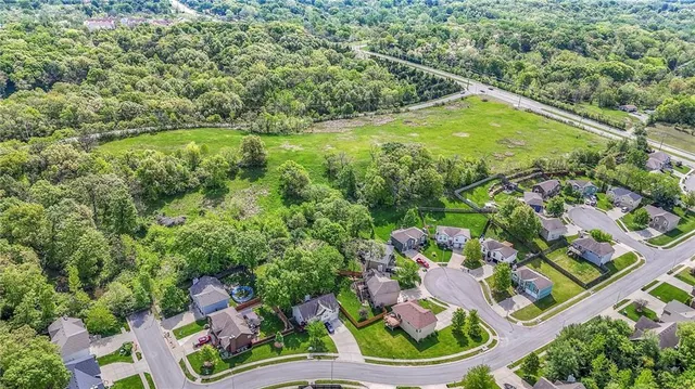 $690,000 | 2520 Northwest 68th Street, Kansas City, MO 64151