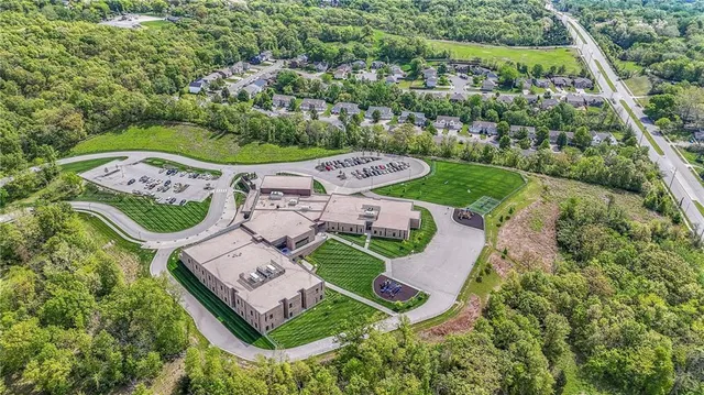 $690,000 | 2520 Northwest 68th Street, Kansas City, MO 64151