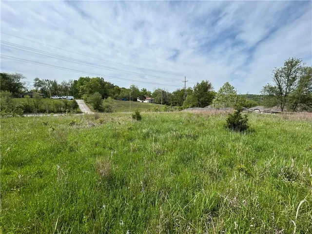 $690,000 | 2520 Northwest 68th Street, Kansas City, MO 64151