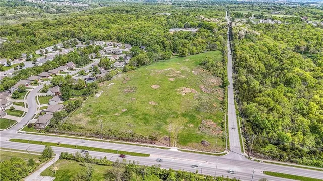 $690,000 | 2520 Northwest 68th Street, Kansas City, MO 64151