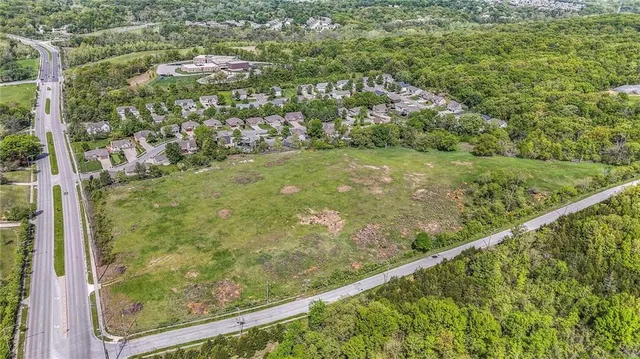 $690,000 | 2520 Northwest 68th Street, Kansas City, MO 64151