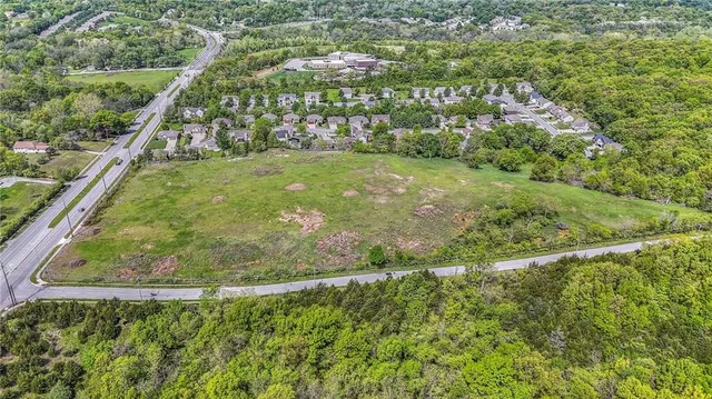 $690,000 | 2520 Northwest 68th Street, Kansas City, MO 64151