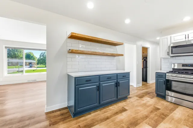 $425,000 | 19 Brookside Lane, Bristol, IL 60512