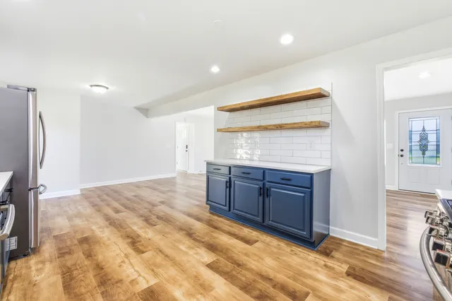 $425,000 | 19 Brookside Lane, Bristol, IL 60512