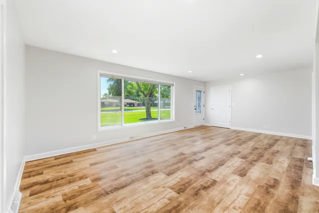 $425,000 | 19 Brookside Lane, Bristol, IL 60512