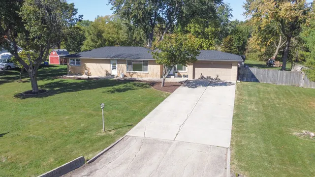$425,000 | 19 Brookside Lane, Bristol, IL 60512