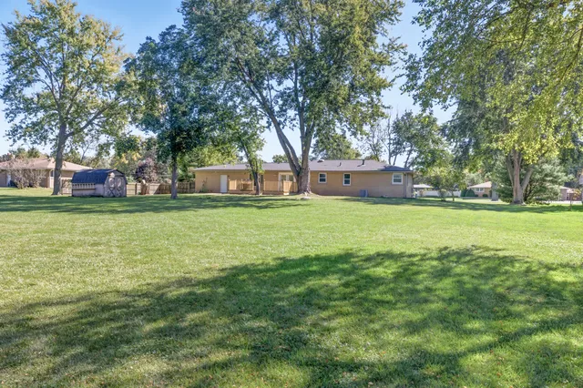 $425,000 | 19 Brookside Lane, Bristol, IL 60512