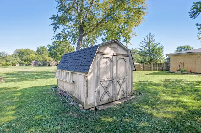 $425,000 | 19 Brookside Lane, Bristol, IL 60512