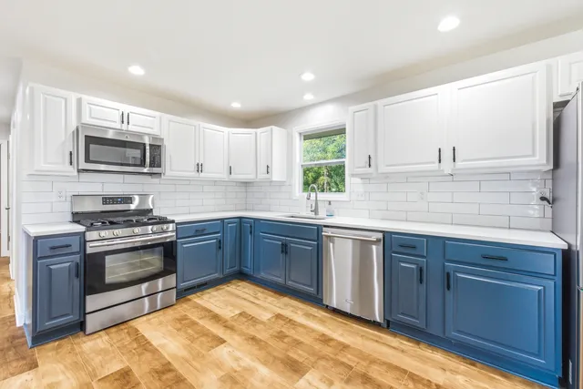 $425,000 | 19 Brookside Lane, Bristol, IL 60512