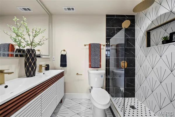 $240,000 | 3144 Potomac Street, St. Louis, MO 63118