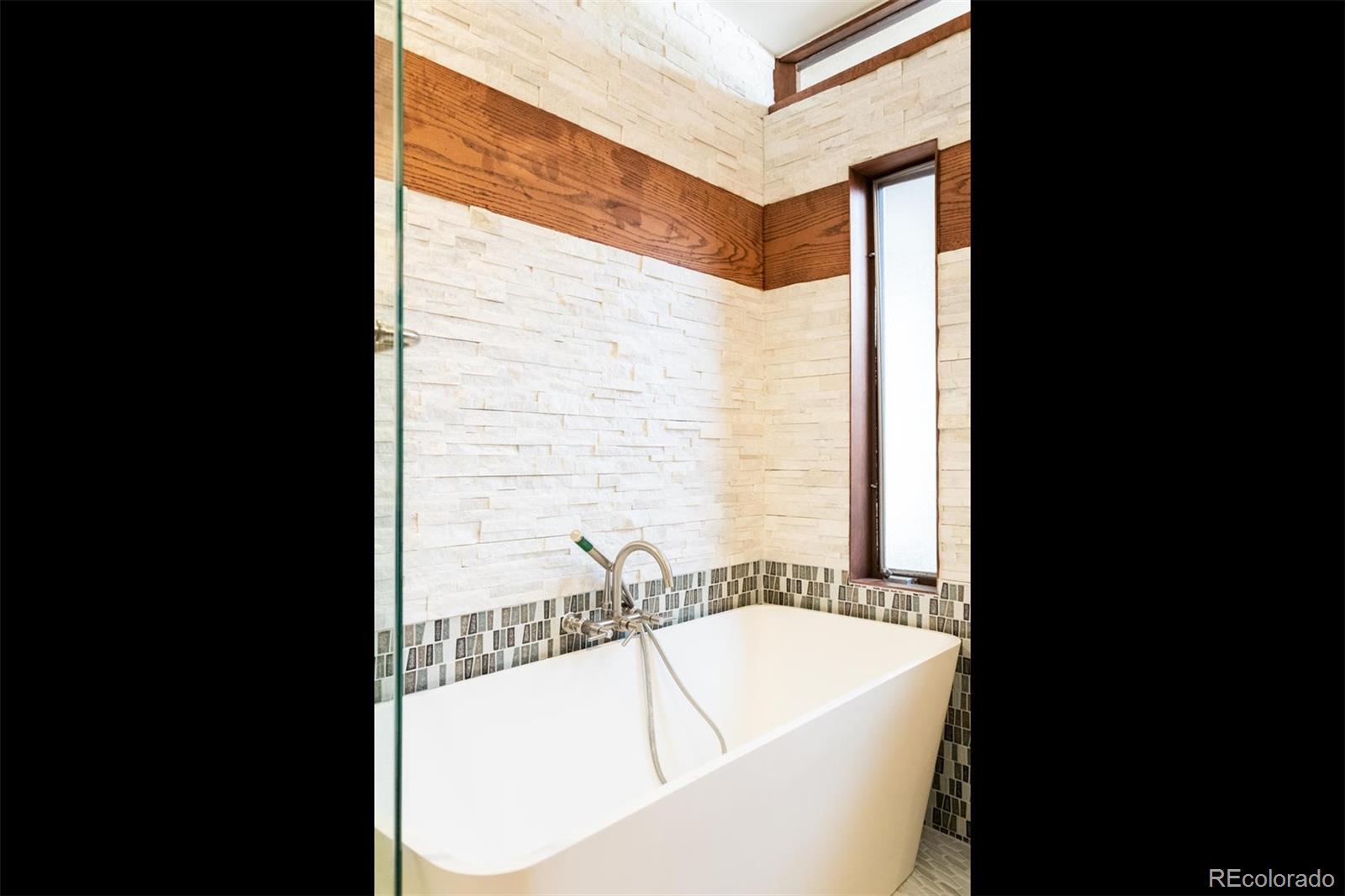 415 Drake Street Boulder, CO 80305 - Photo 26 of 40 a bathroom with a bathtub and a sink