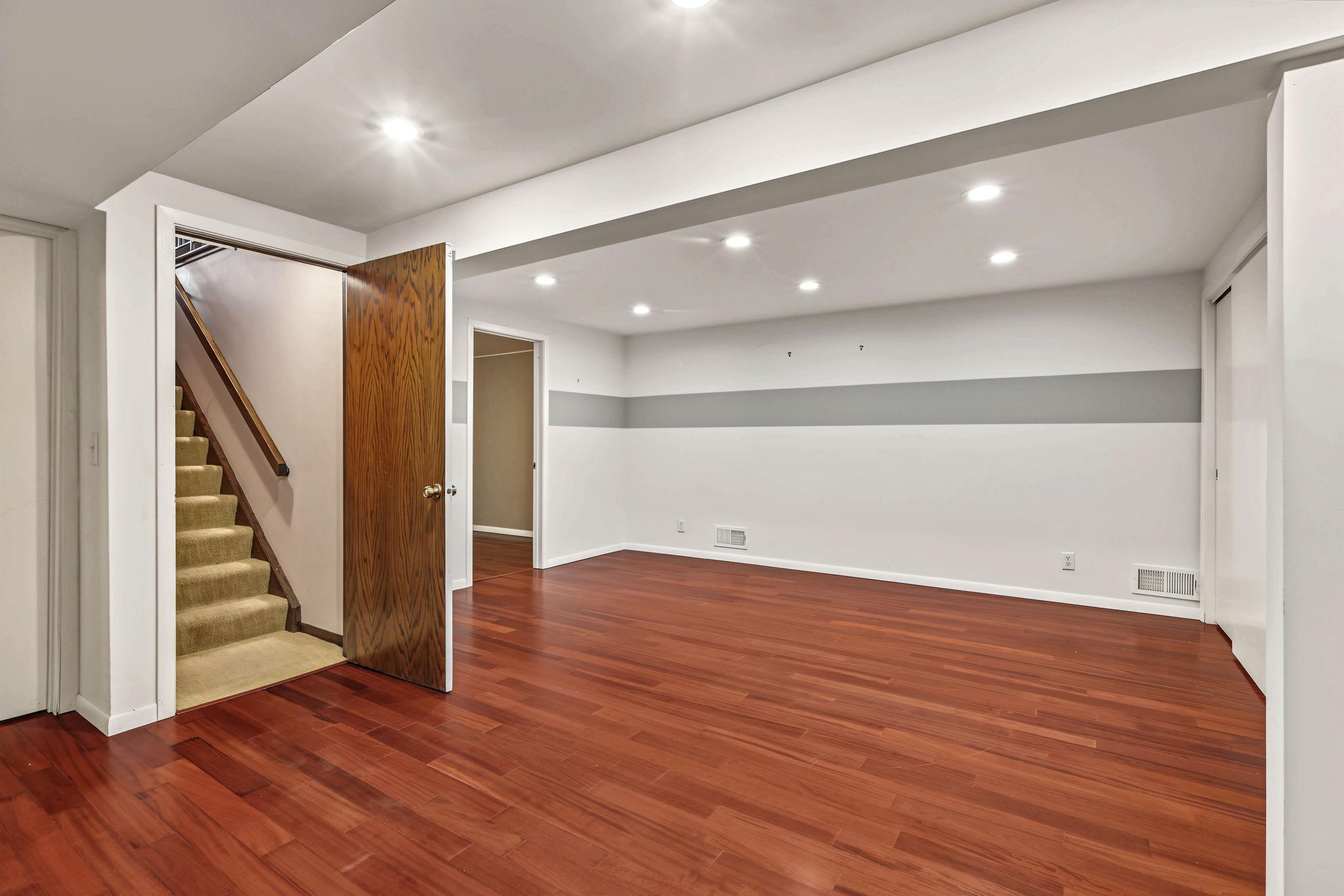 10275 Scarborough Road Bloomington, MN 55437 - Photo 23 of 38 Gallery Image 23