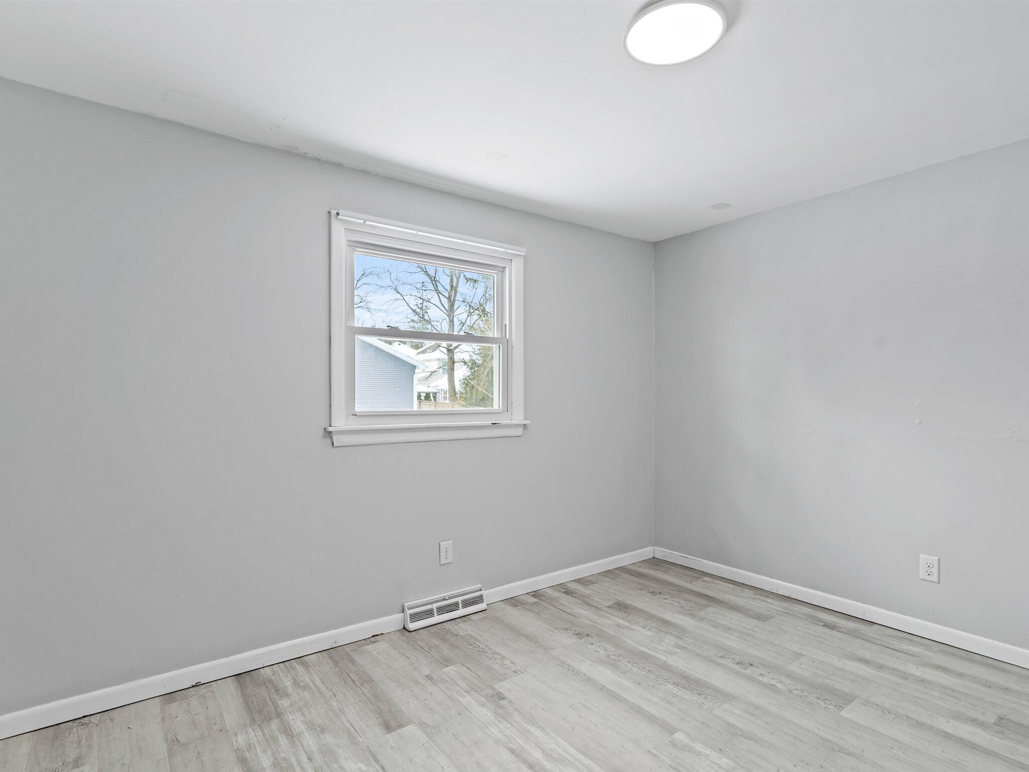1401 Robin Road Valparaiso, IN 46383 - Photo 14 of 27 2048x1536