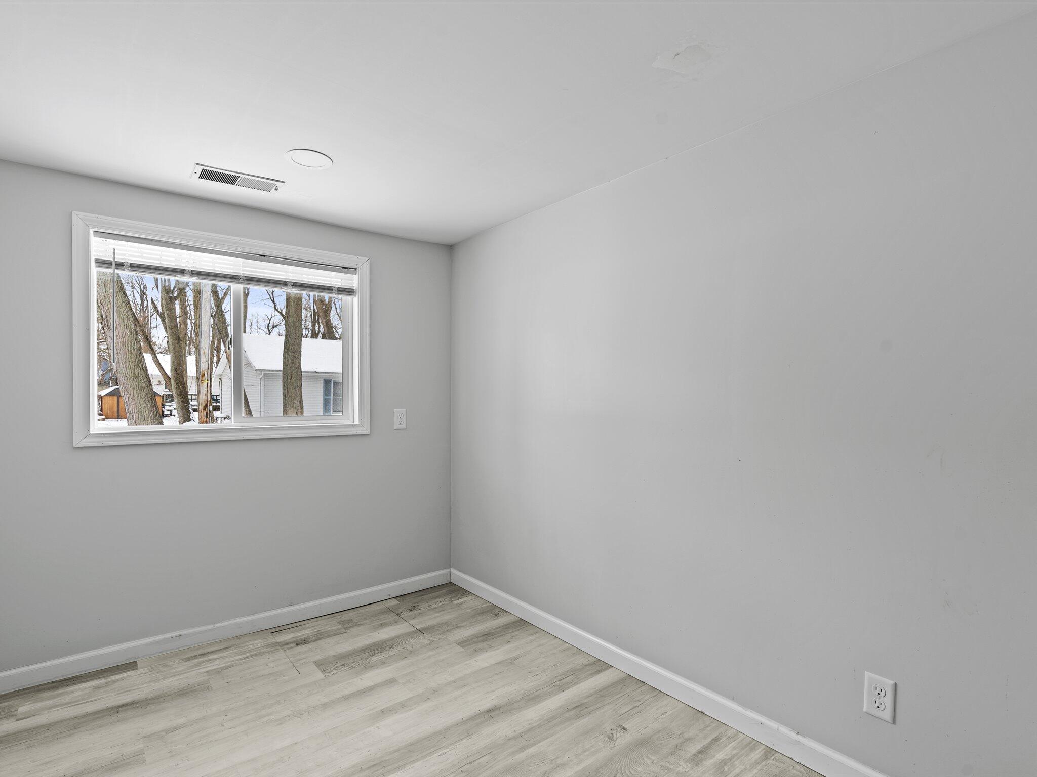 1401 Robin Road Valparaiso, IN 46383 - Photo 18 of 27 2048x1536