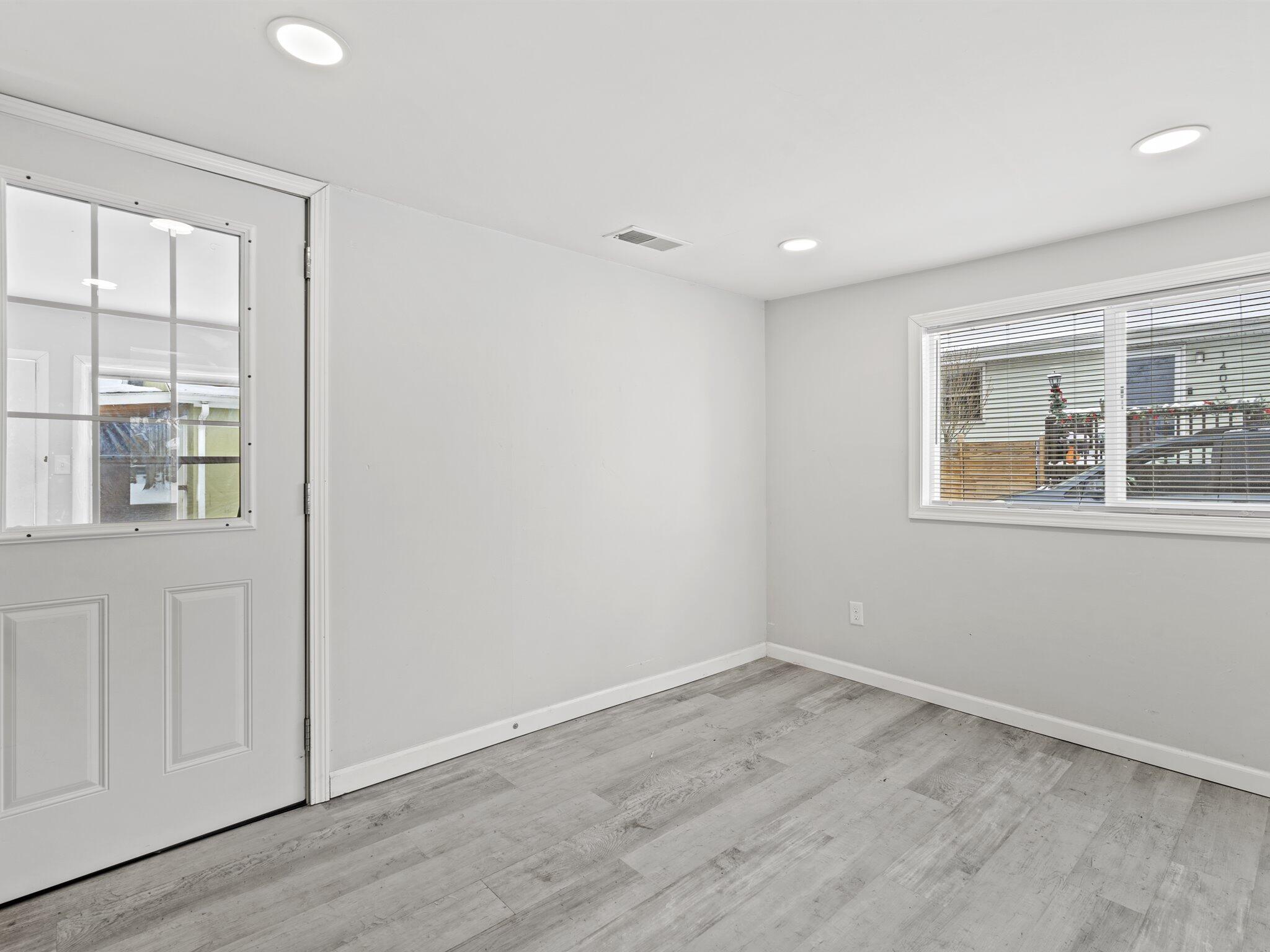 1401 Robin Road Valparaiso, IN 46383 - Photo 7 of 27 2048x1536