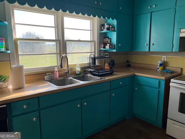 a view of a grassy field with an trees