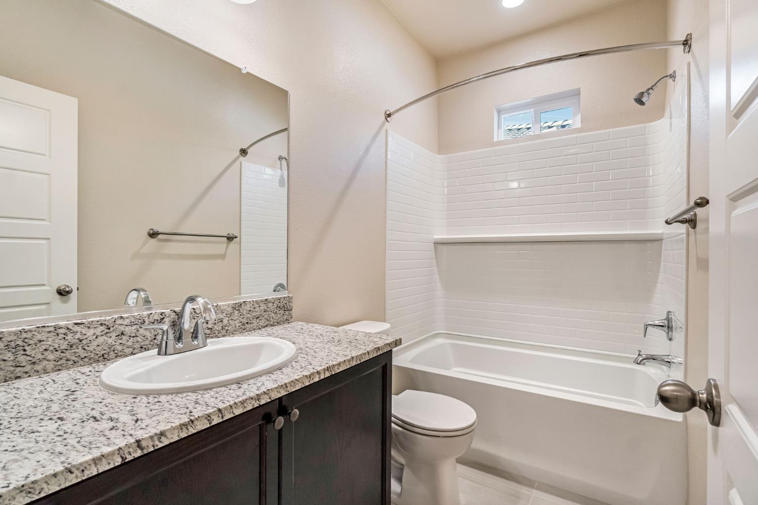 642 Stone Crest Avenue Madera, CA 93636 - Photo 16 of 38