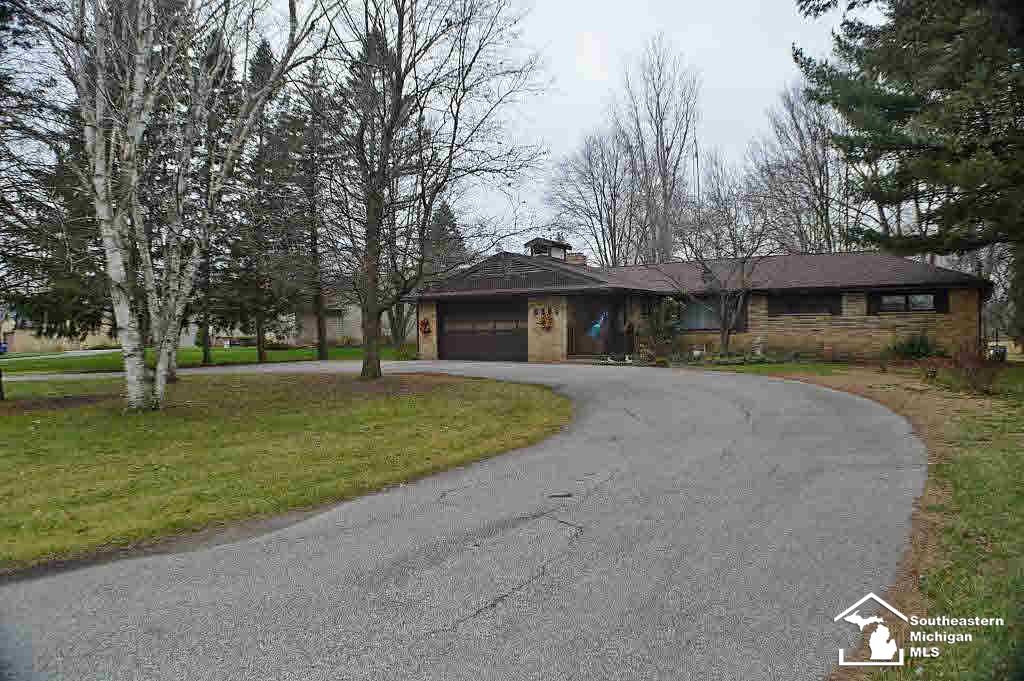 6295 Secor Road Lambertville, MI 48144 - Photo 1 of 24 20454143.JPG