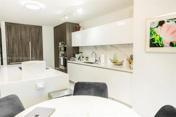 $8,500 | 851 Northeast 1st Avenue, Unit 811, Miami, FL 33132