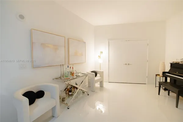 $8,500 | 851 Northeast 1st Avenue, Unit 811, Miami, FL 33132