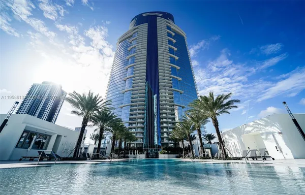 $8,500 | 851 Northeast 1st Avenue, Unit 811, Miami, FL 33132