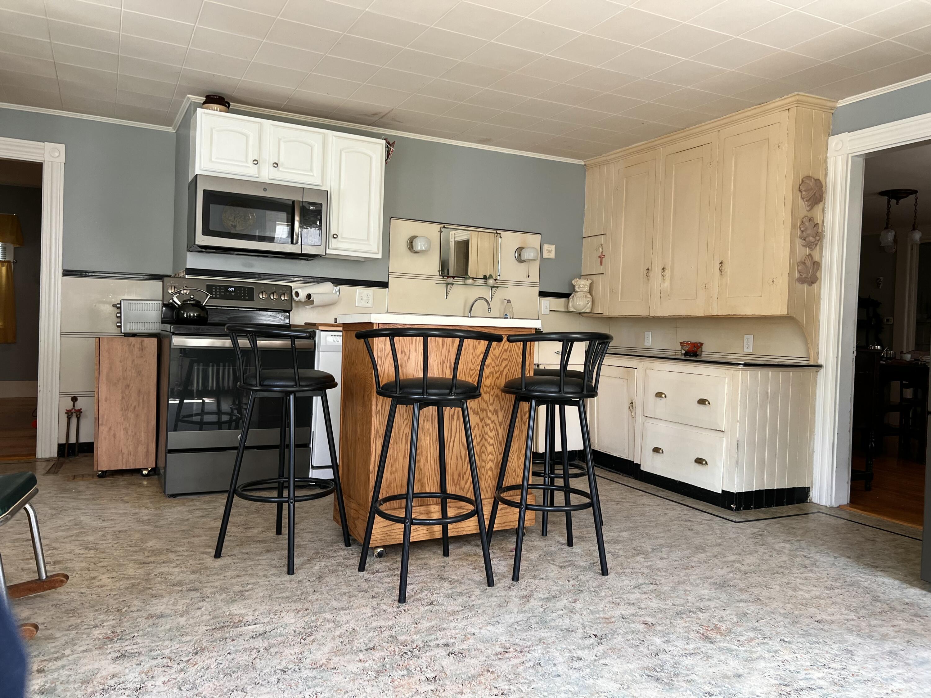 34 Gage Street Augusta, ME 04330 - Photo 3 of 25 Main Unit #2 spacious kitche