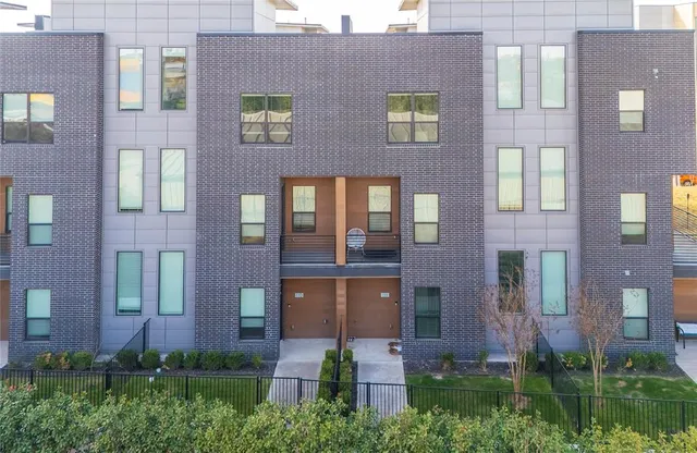 $425,000 | 2000 Park Avenue, Unit 110, Dallas, TX 75215