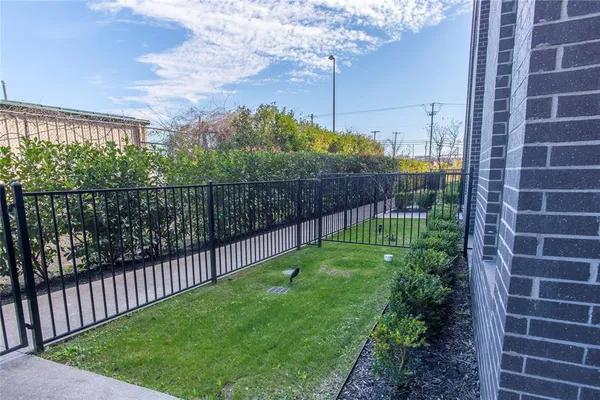 $420,000 | 2000 Park Avenue, Unit 110, Dallas, TX 75215