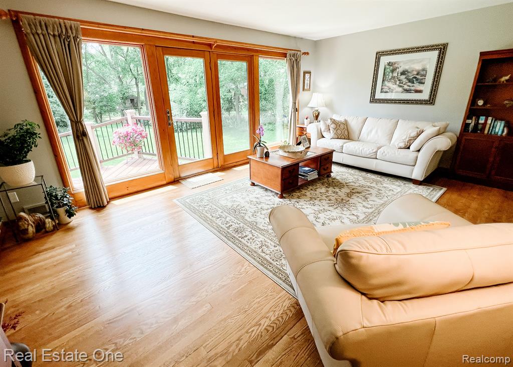 741 Ridgewood Road Rochester, MI 48306 - Photo 11 of 37
