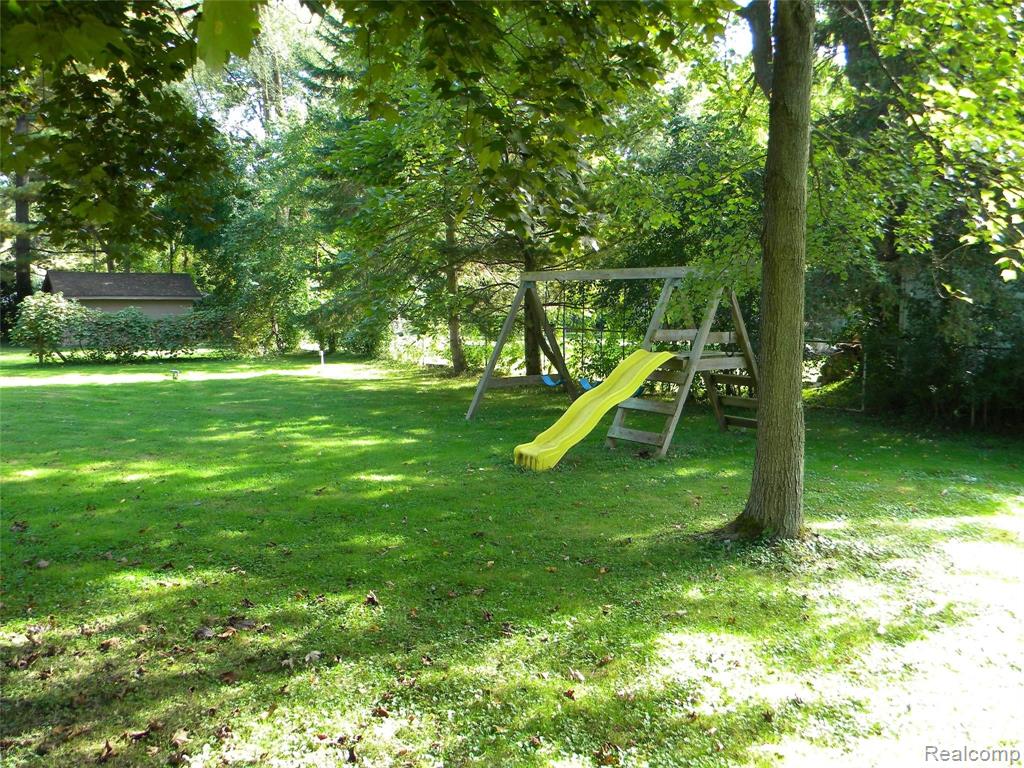 3715 Hazelton Avenue Rochester Hills, MI 48307 - Photo 8 of 52