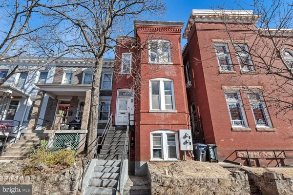 $1,300,000 | 330 4th Street Southeast, Washington, DC 20003