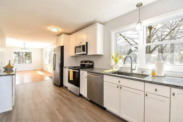 $2,695 | 291 Crompton Road, East Greenwich, RI 02818