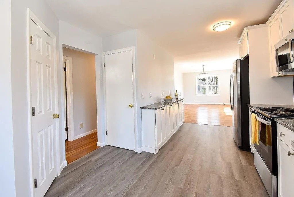 291 Crompton Road East Greenwich, RI 02818 - Photo 4 of 15