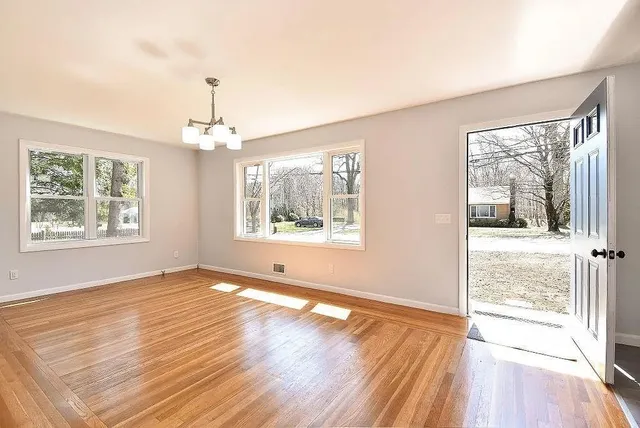 $2,695 | 291 Crompton Road, East Greenwich, RI 02818