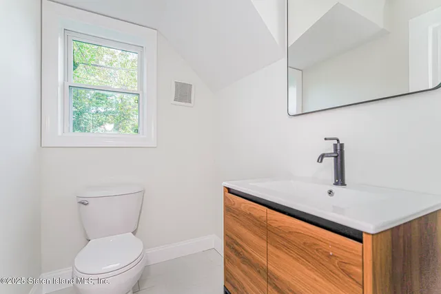 $1,480,000 | 670 Arden Avenue | Annadale