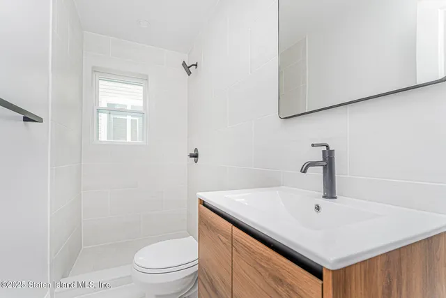 $1,480,000 | 670 Arden Avenue | Annadale