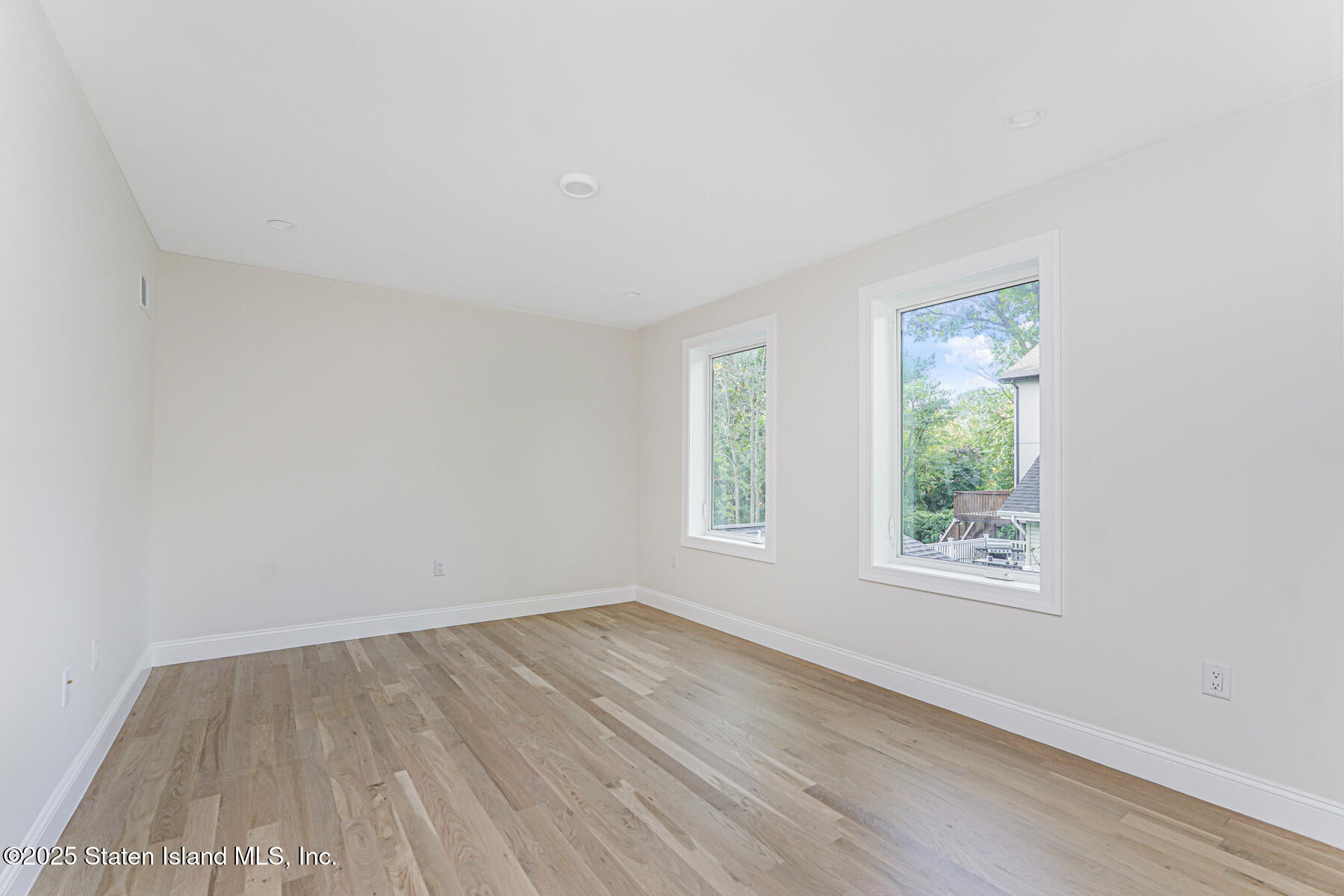 670 Arden Avenue Staten Island, NY 10312 - Photo 17 of 50 16 - Bedroom 3