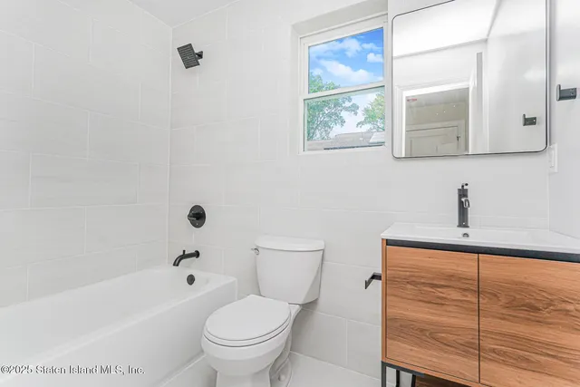 $1,480,000 | 670 Arden Avenue | Annadale