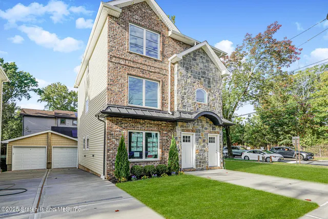 $1,480,000 | 670 Arden Avenue | Annadale